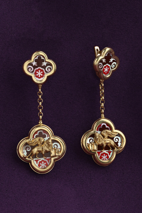 Серьги из лимонного золота c эмалью и перламутром