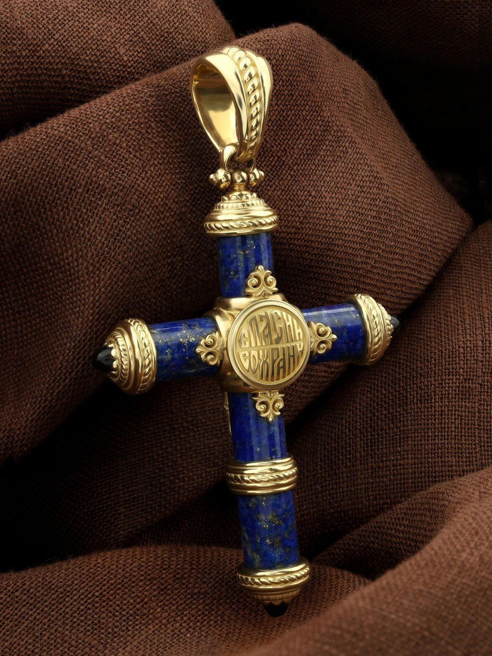 Крест из лимонного золота c ониксом и лазуритом