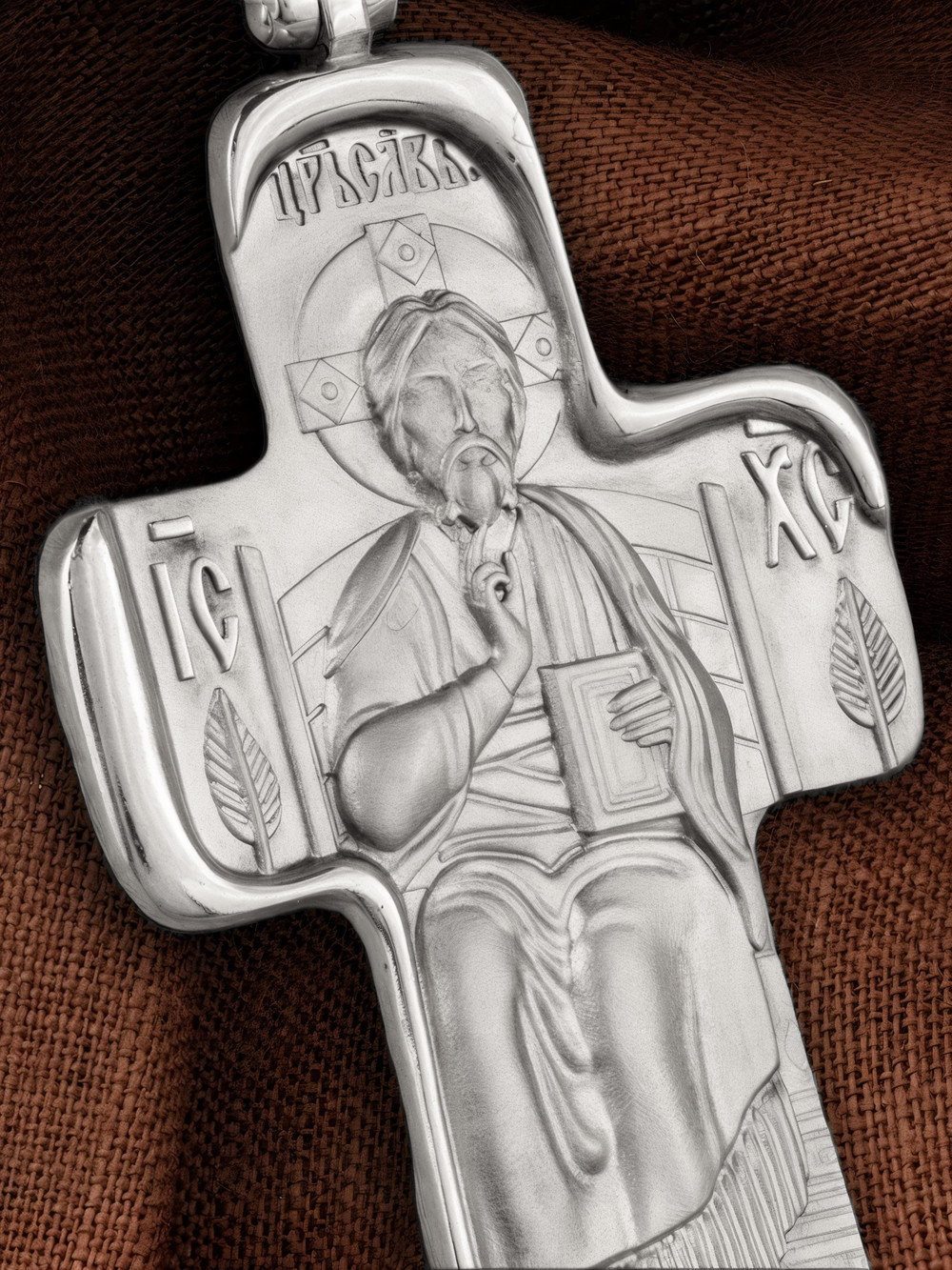 Крест из белого золота