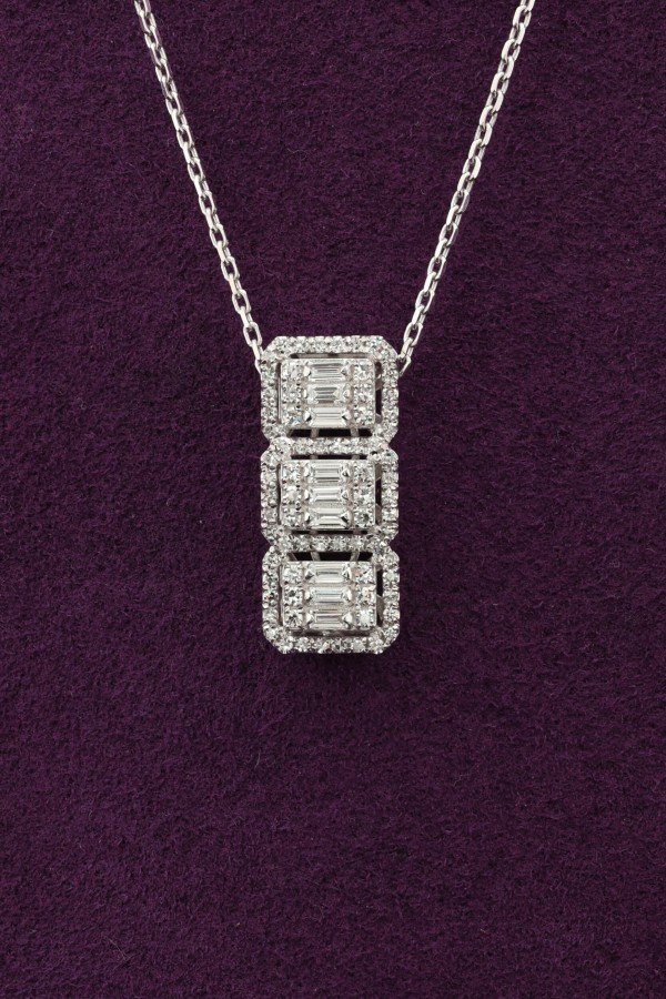 Колье из белого золота c бриллиантами