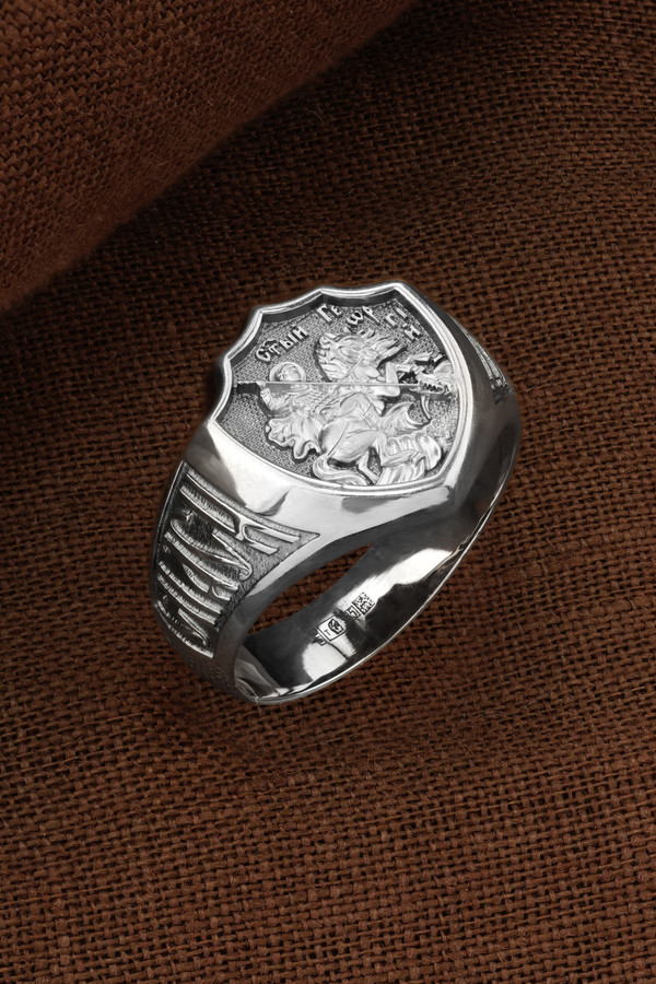 Кольцо из белого золота