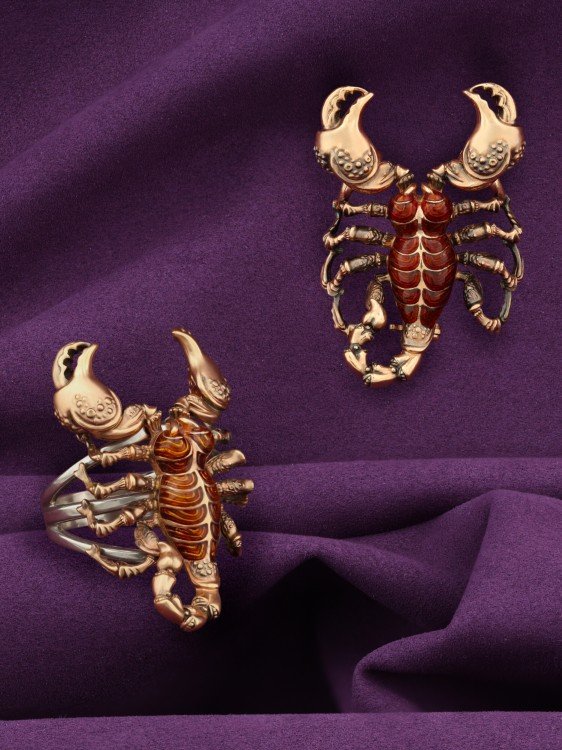 Брошь из золота c эмалью