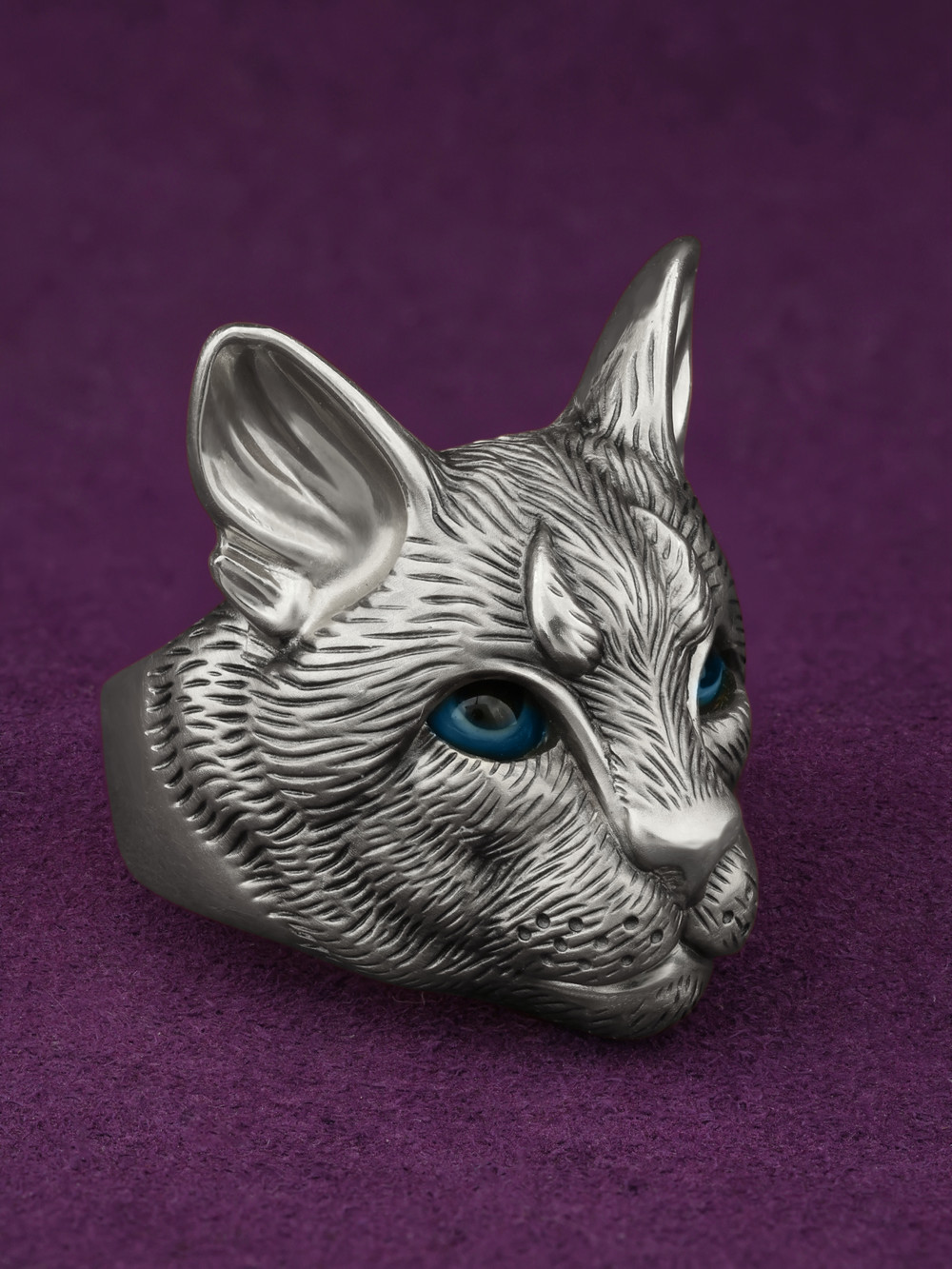 Кольцо из белого золота c эмалью