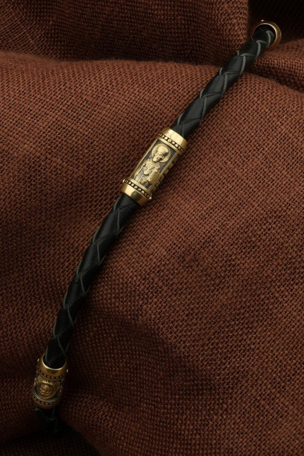 Браслет из лимонного золота c кожаным шнурком