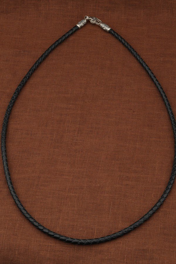 Гайтан из белого золота c кожаным шнурком