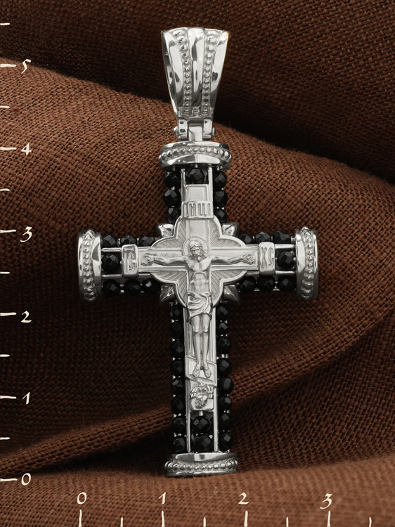 Крест из белого золота c ониксом