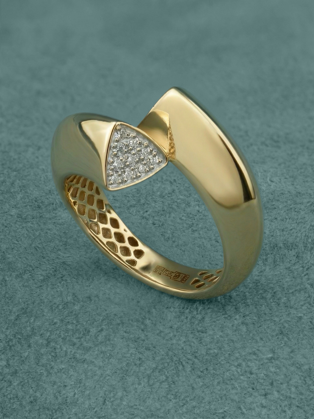 Кольцо из лимонного золота c бриллиантами