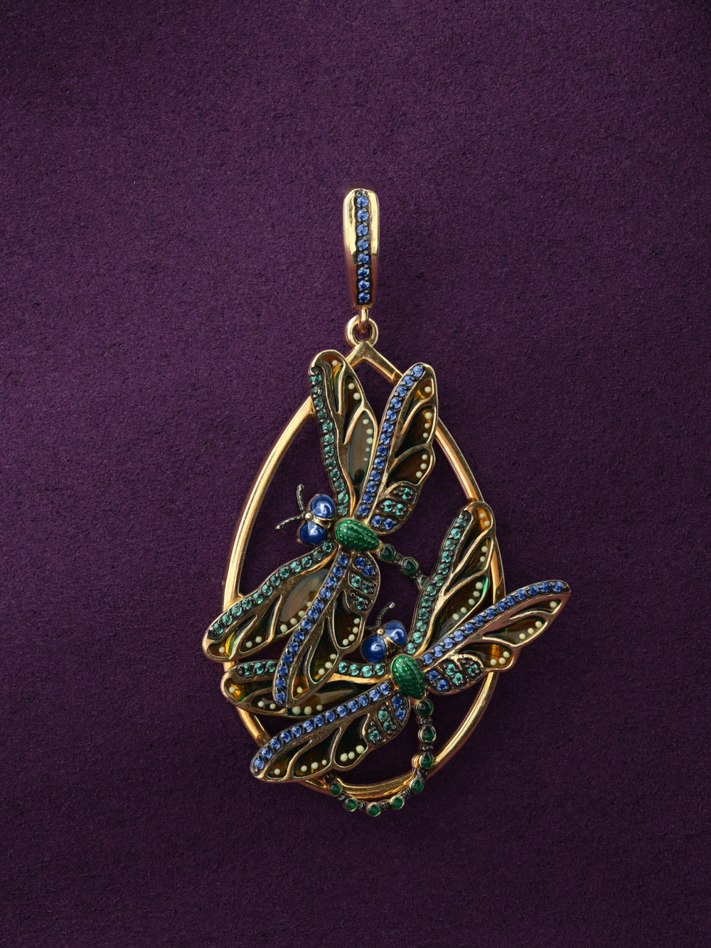 Подвеска из лимонного золота c сапфиром, изумрудом и эмалью