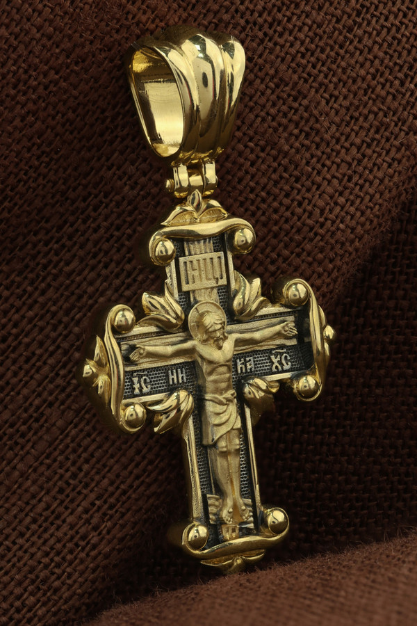 Крест из лимонного золота