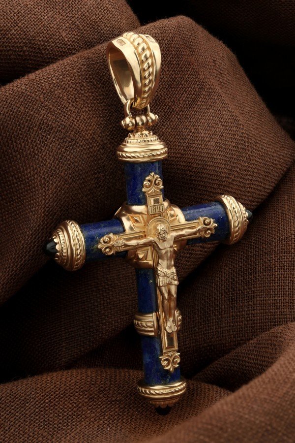 Крест из золота c ониксом и лазуритом