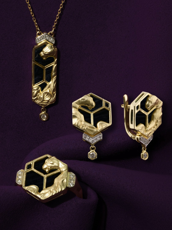 Кольцо из лимонного золота c бриллиантами и ониксом