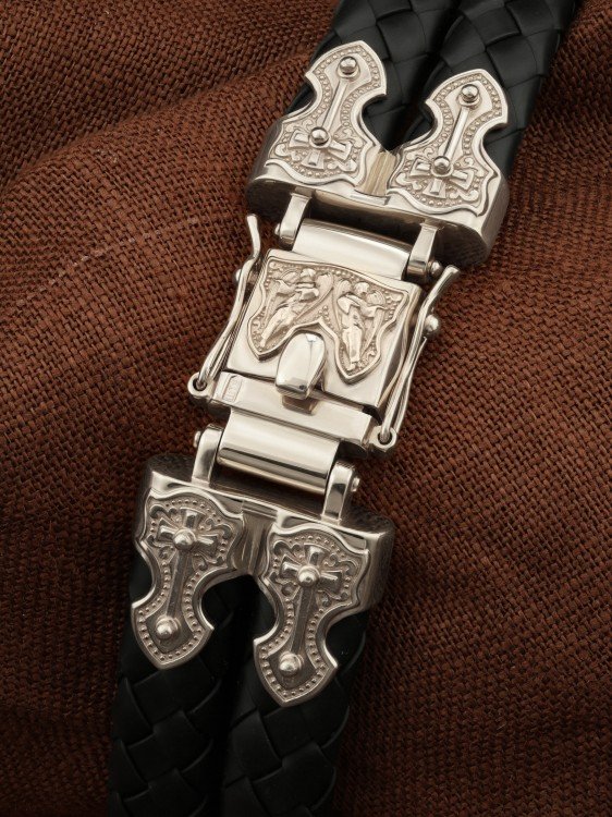 Браслет из белого золота c шнурком и ониксом