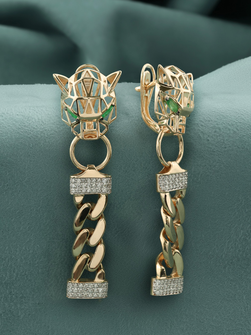 Серьги из золота c бриллиантами и изумрудом