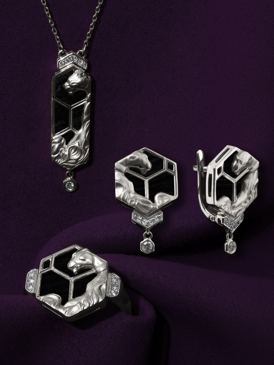 Серьги из белого золота c бриллиантами и ониксом