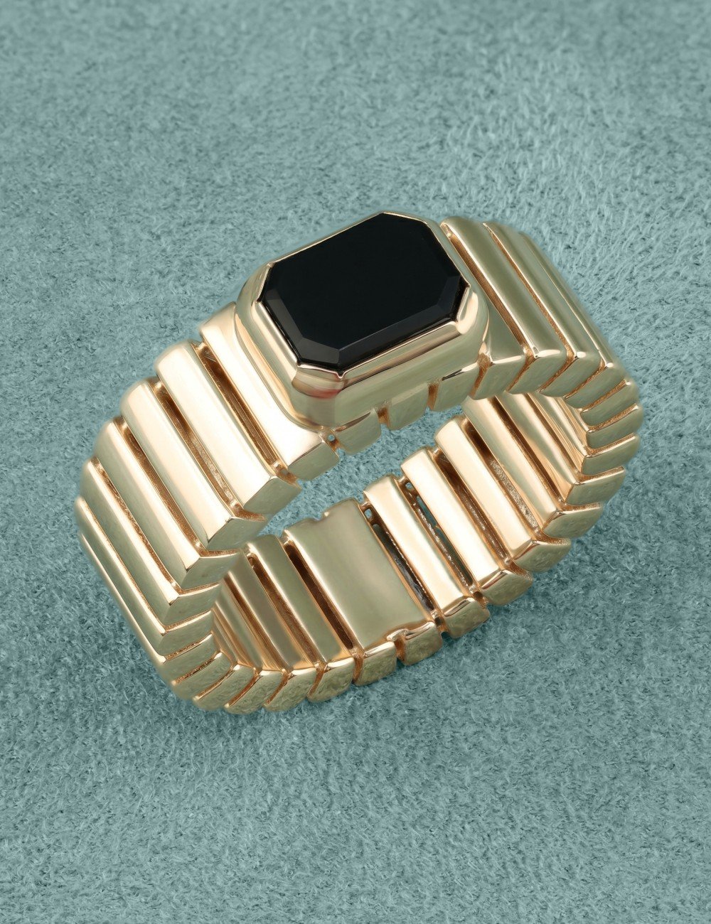 Кольцо из золота c ониксом