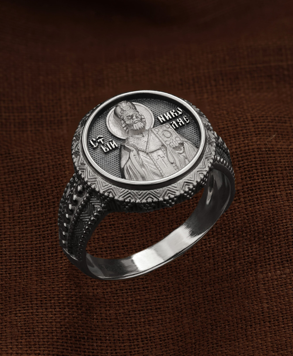 Кольцо из белого золота