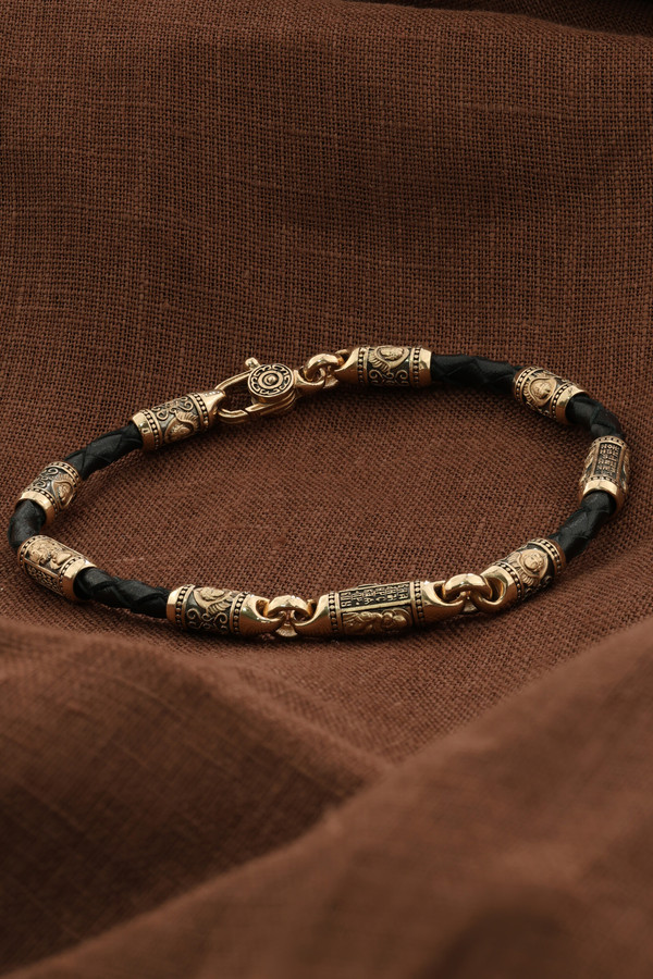 Браслет из золота c кожаным шнурком