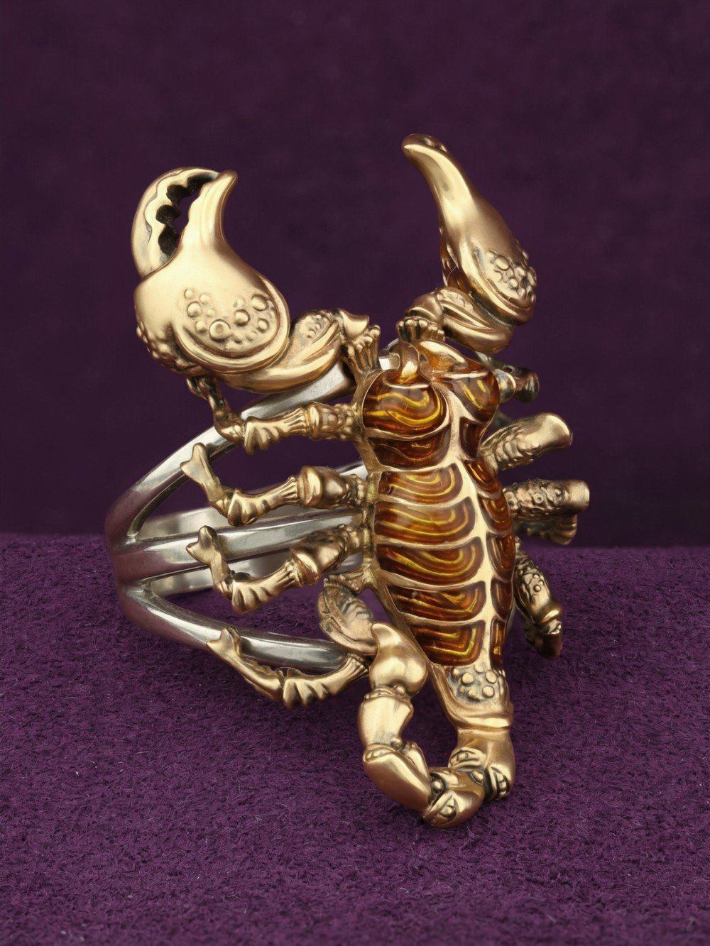 Кольцо из лимонного золота c эмалью