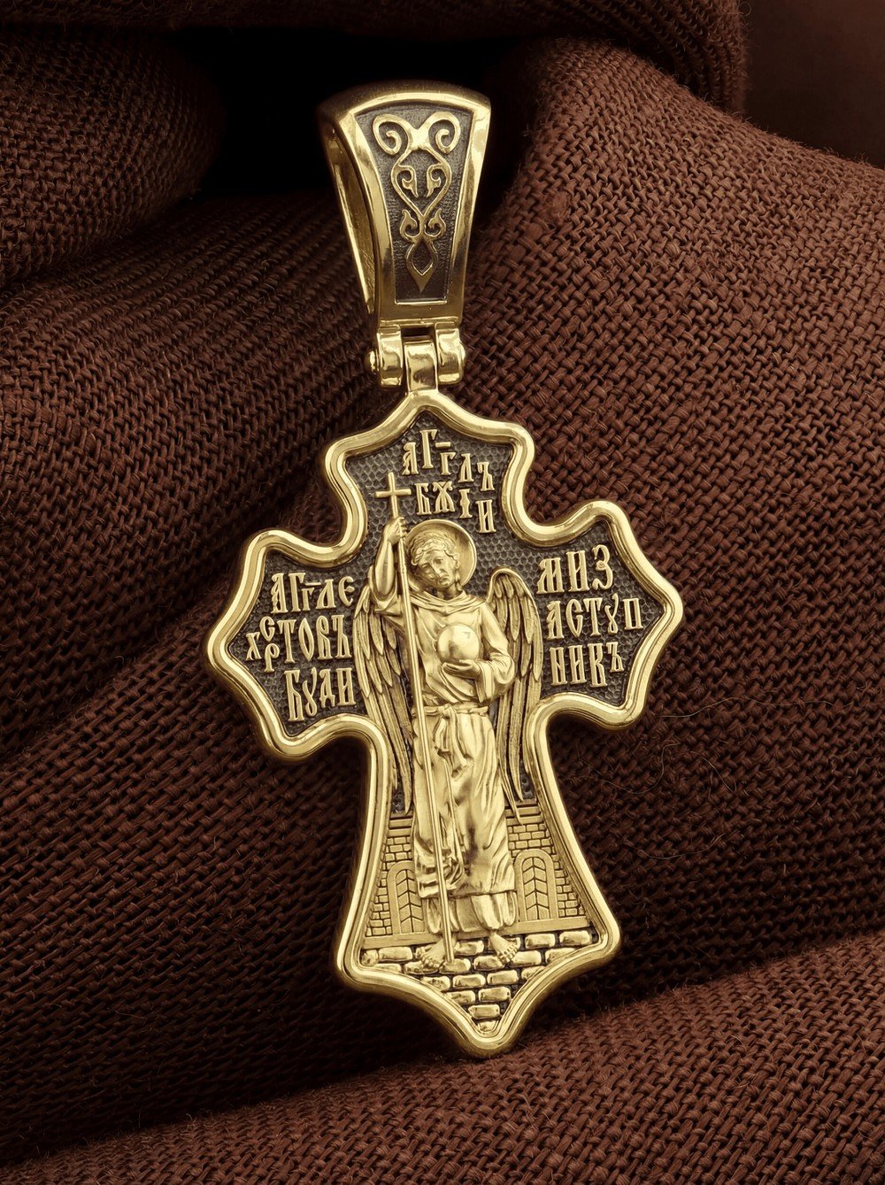 Крест из лимонного золота