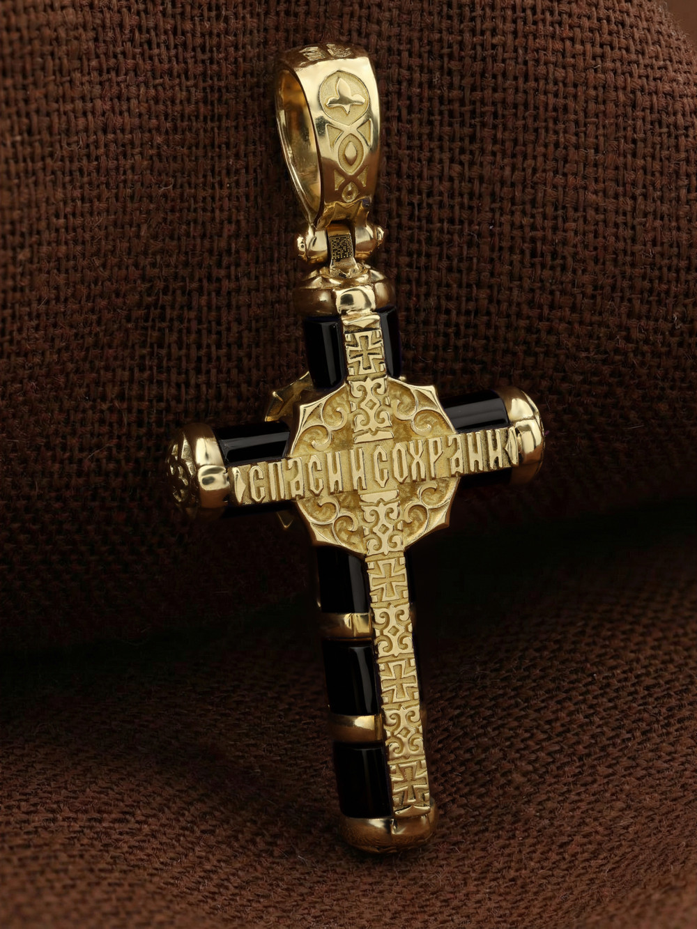 Крест из лимонного золота c ониксом
