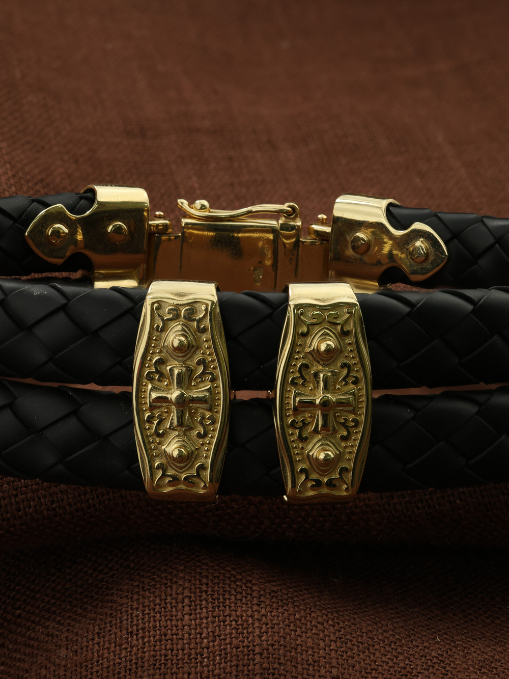 Браслет из золота c шнурком