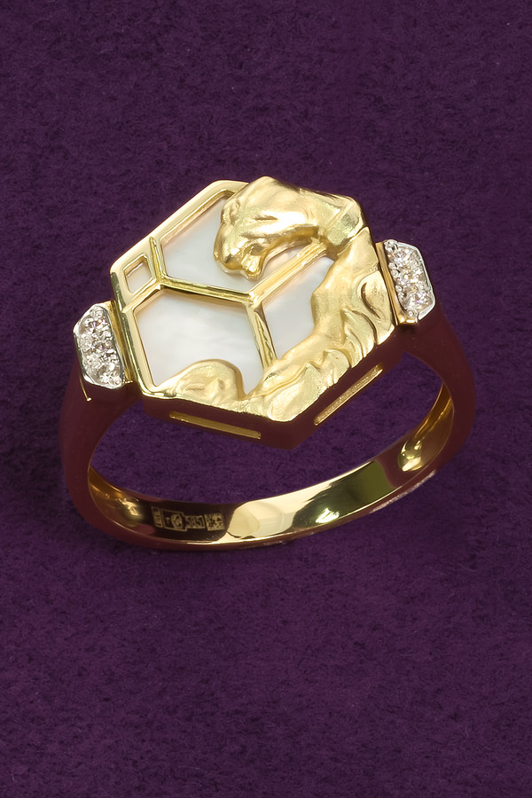 Кольцо из лимонного золота c бриллиантами и перламутром