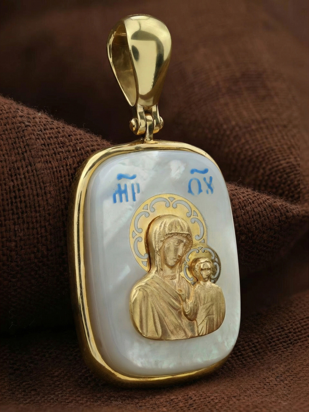 Образок из лимонного золота c эмалью и перламутром