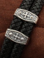 Браслет из серебра c кожаным шнурком