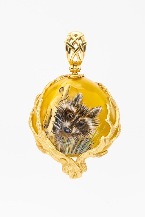 Подвеска из лимонного золота c росписным янтарём