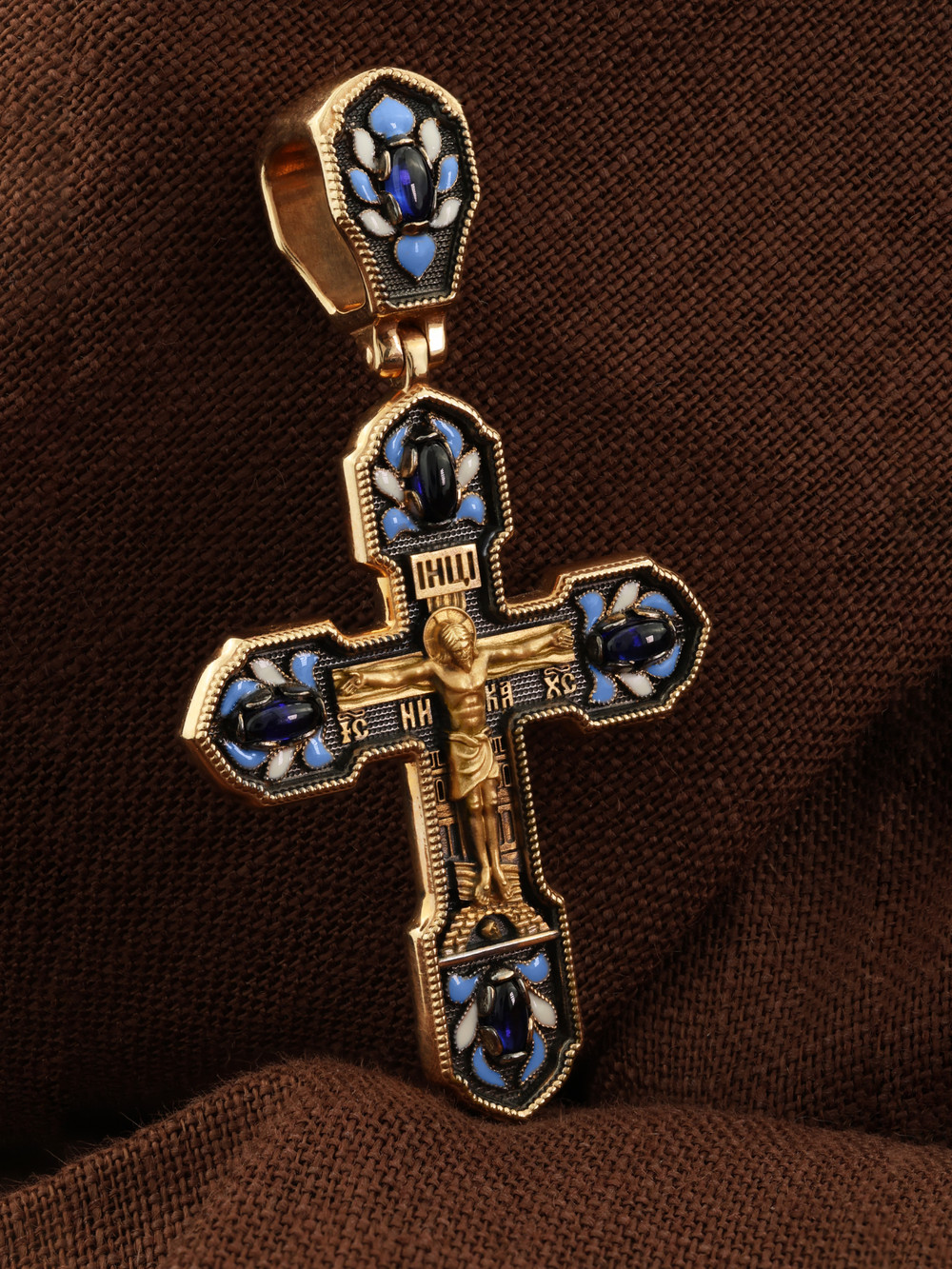 Крест из золота c эмалью и сапфиром