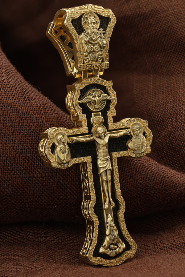 Крест из лимонного золота c эбеновым деревом