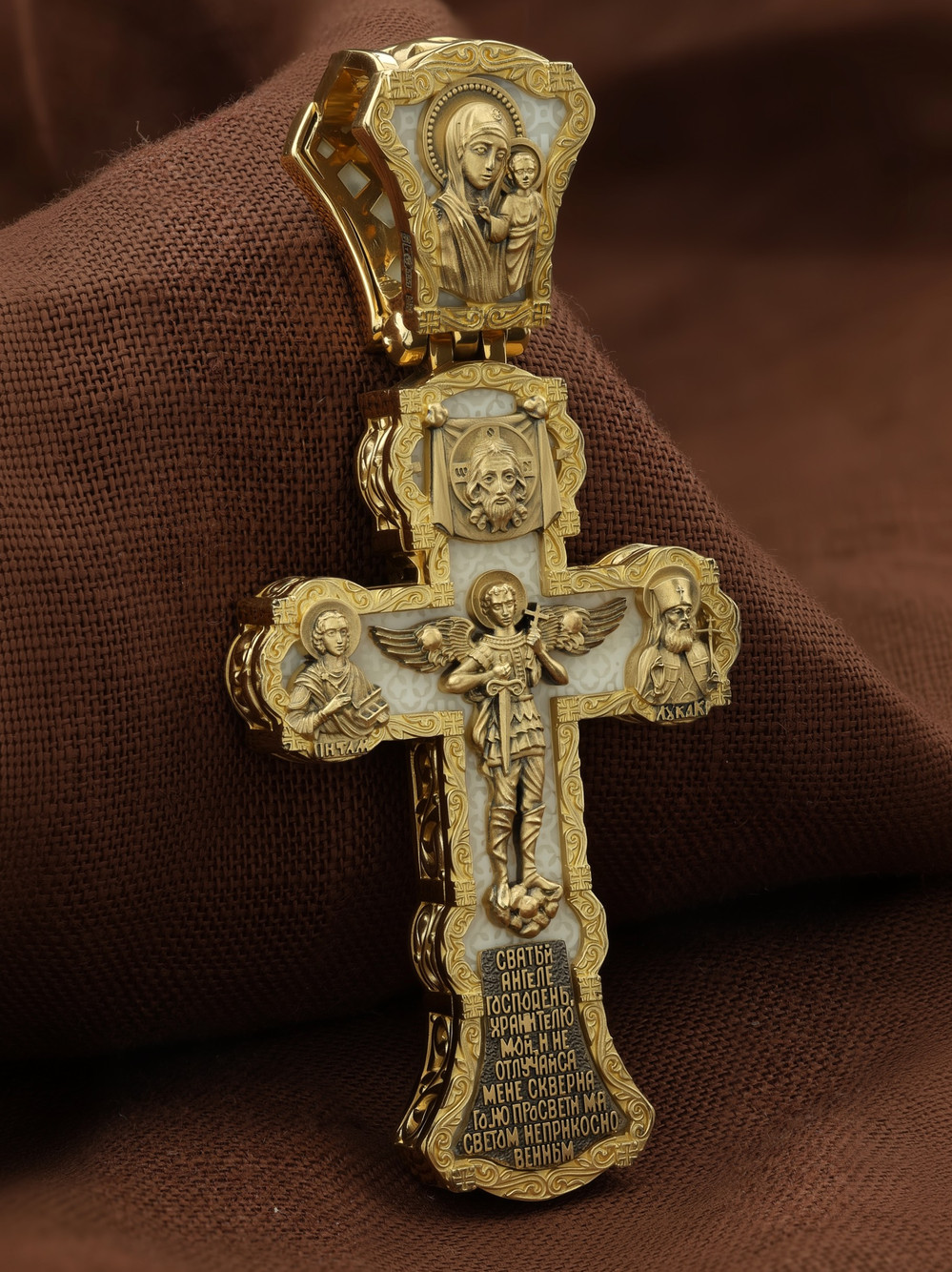 Крест из лимонного золота c бивнем мамонта