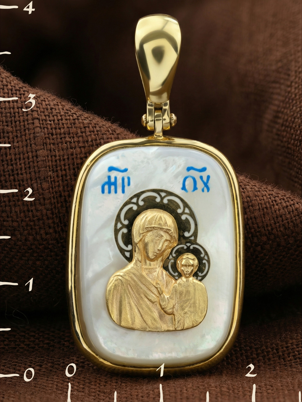 Образок из лимонного золота c эмалью и перламутром