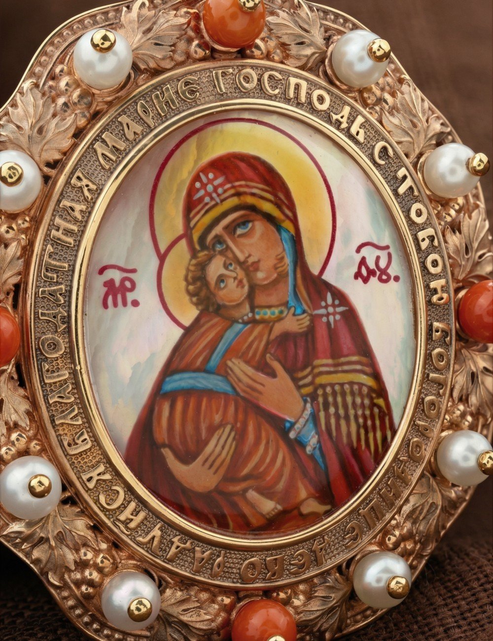 Образок из золота 585 пробы c эмалью, жемчугом, кораллом и перламутром