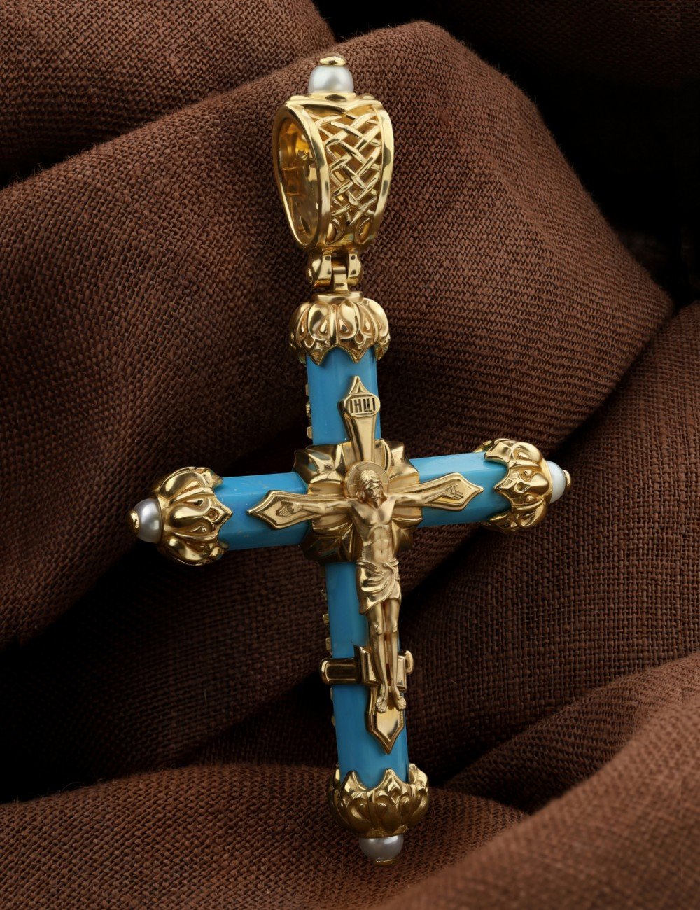Крест из лимонного золота 585 пробы c жемчугом и бирюзой