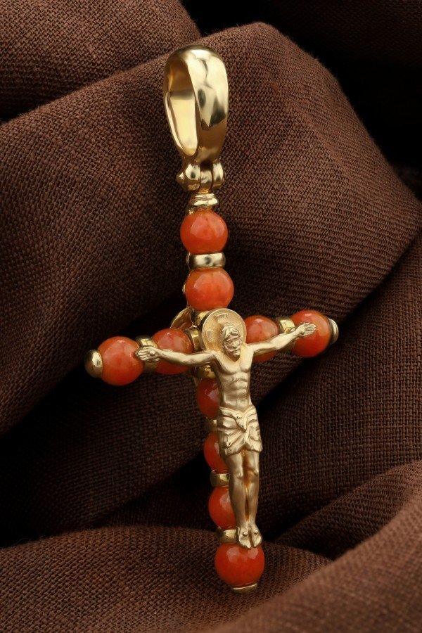 Крест из лимонного золота c кораллом