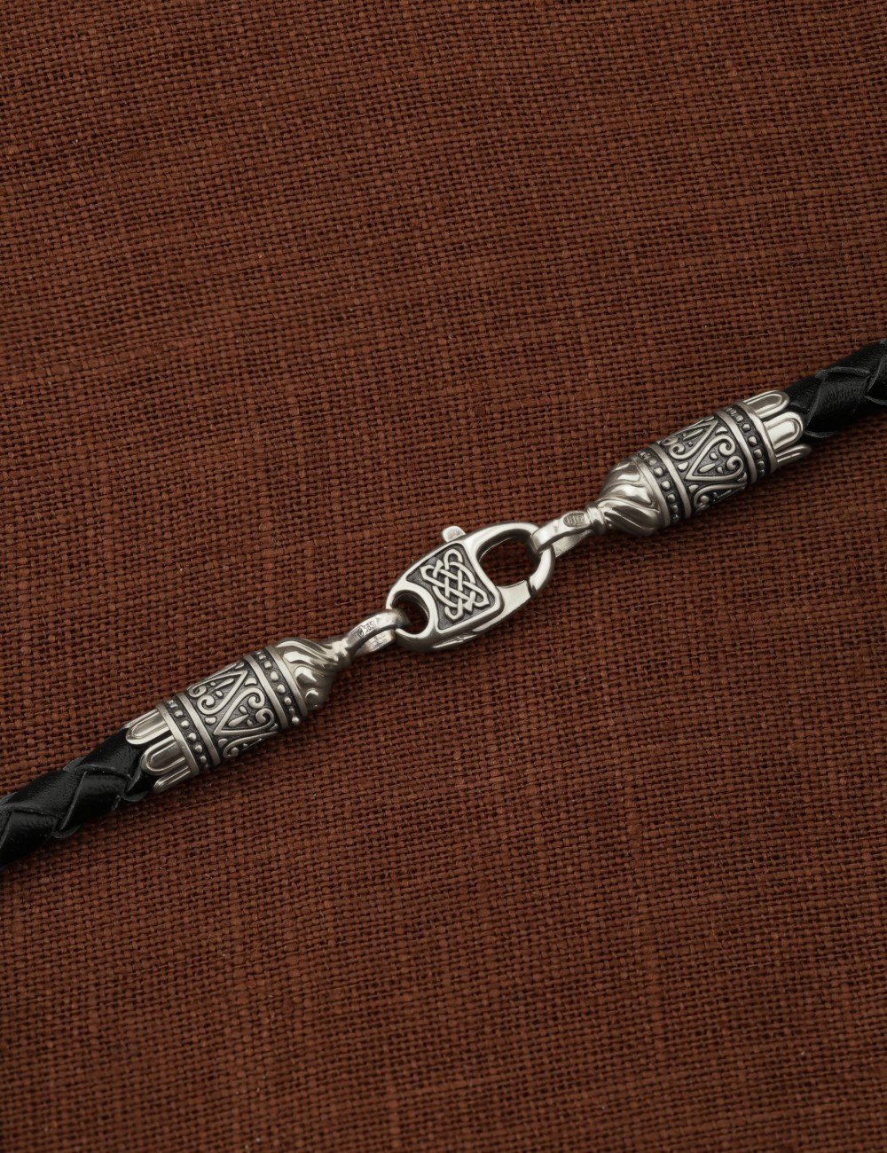 Гайтан из белого золота c кожаным шнурком