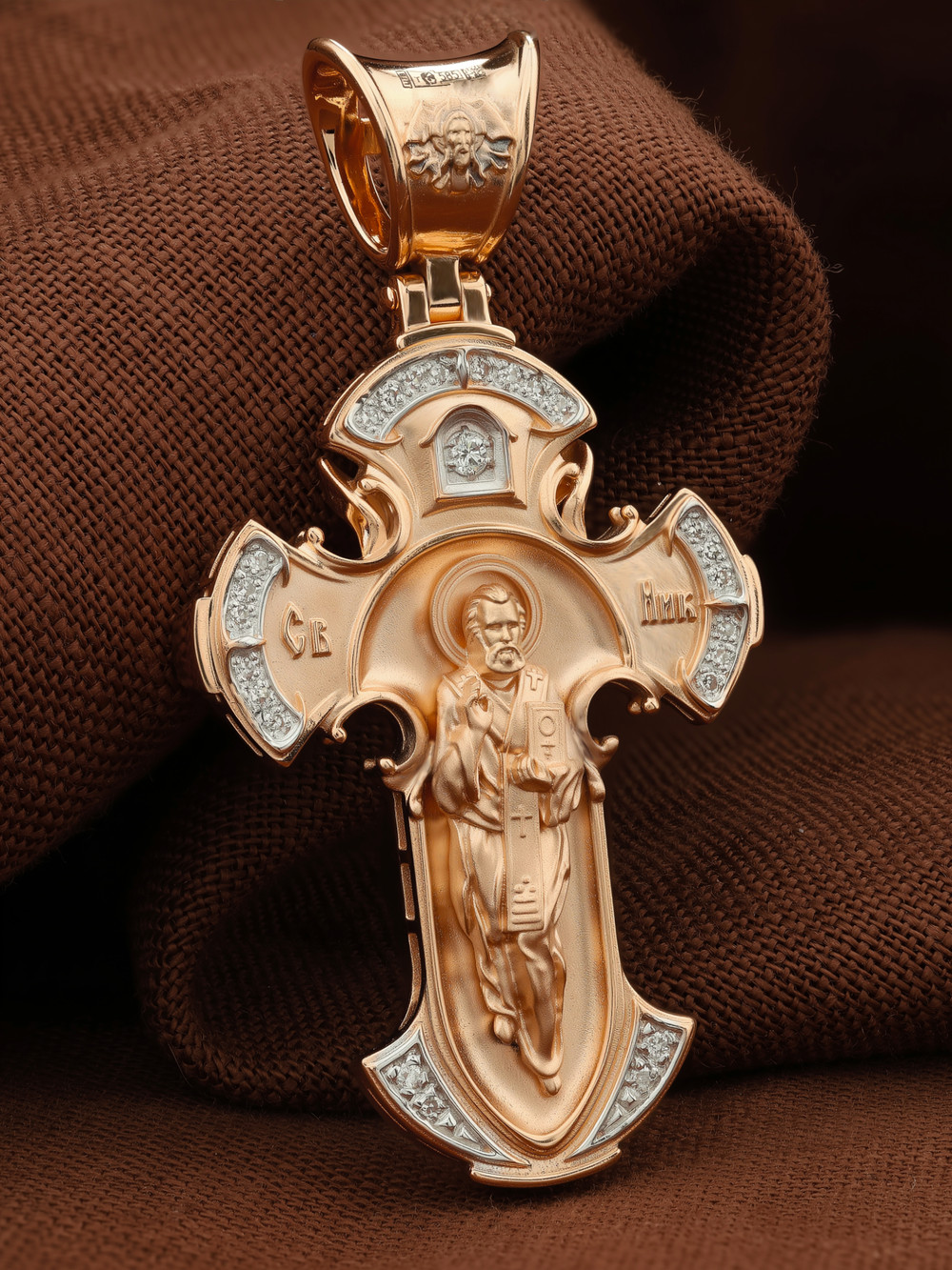 Крест из золота c бриллиантами