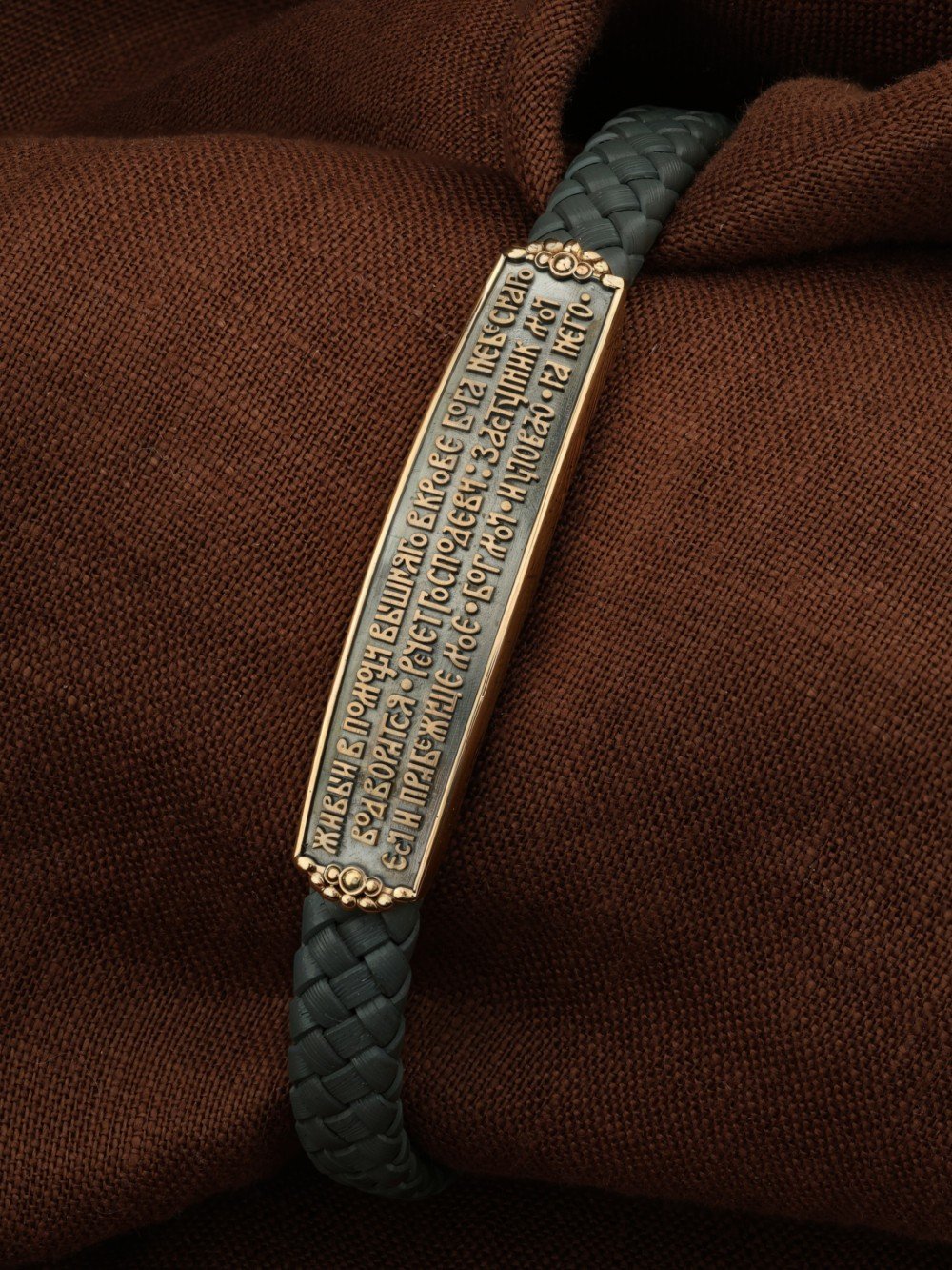 Браслет из золота c кожаным шнурком