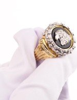Кольцо из лимонного золота 585 пробы c бриллиантами и ониксом