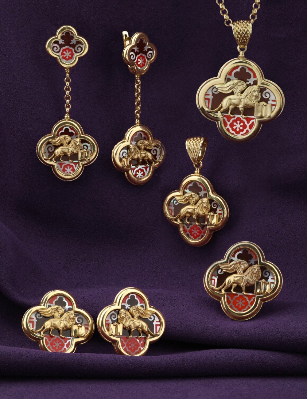 Серьги из лимонного золота 585 пробы c эмалью и перламутром