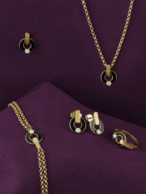 Кольцо из лимонного золота c бриллиантами и ониксом