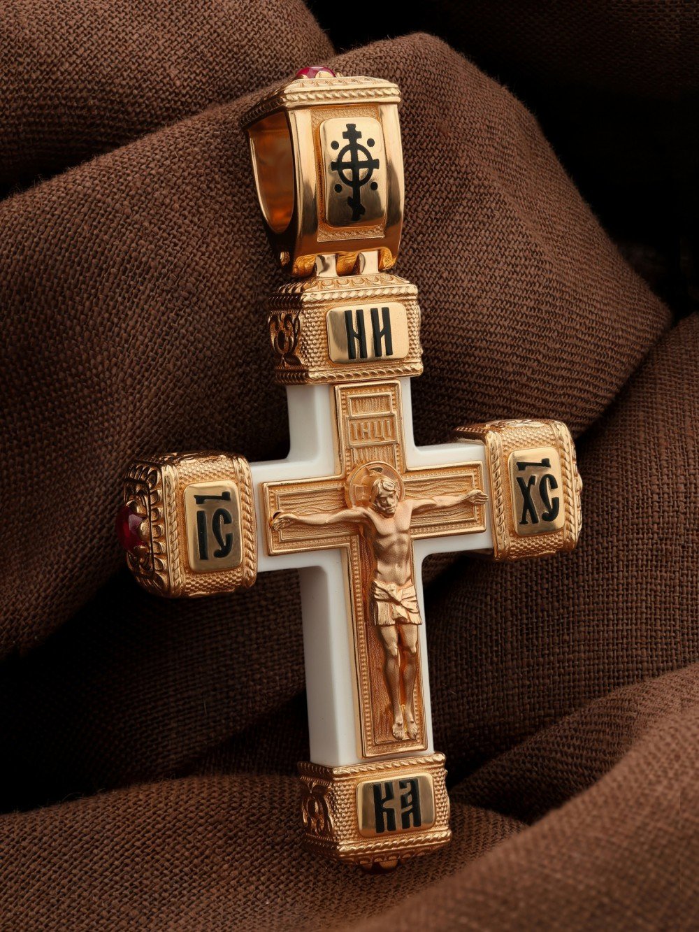 Крест из золота c эмалью, рубином и бивнем мамонта