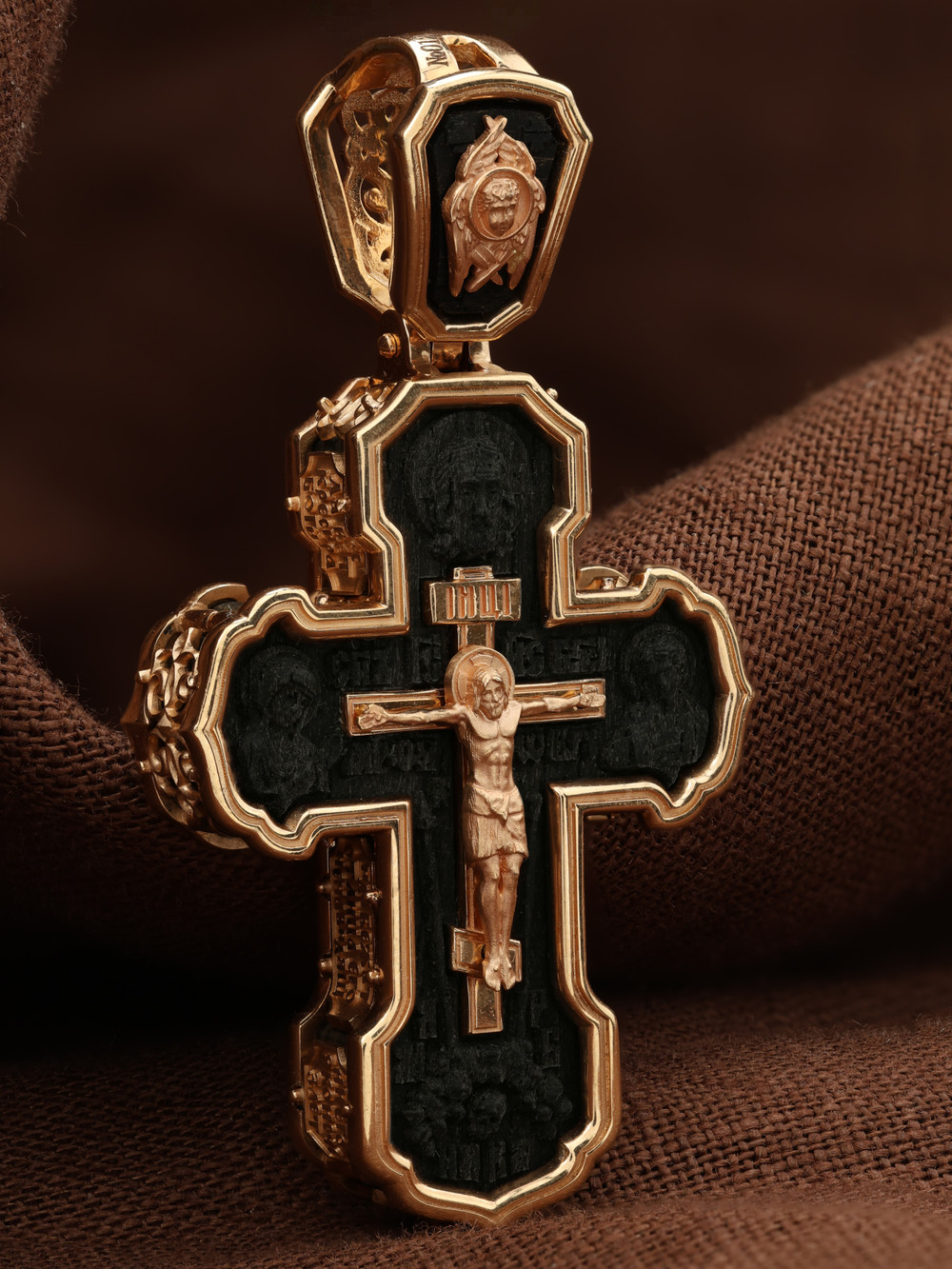 Крест из золота c эбеновым деревом