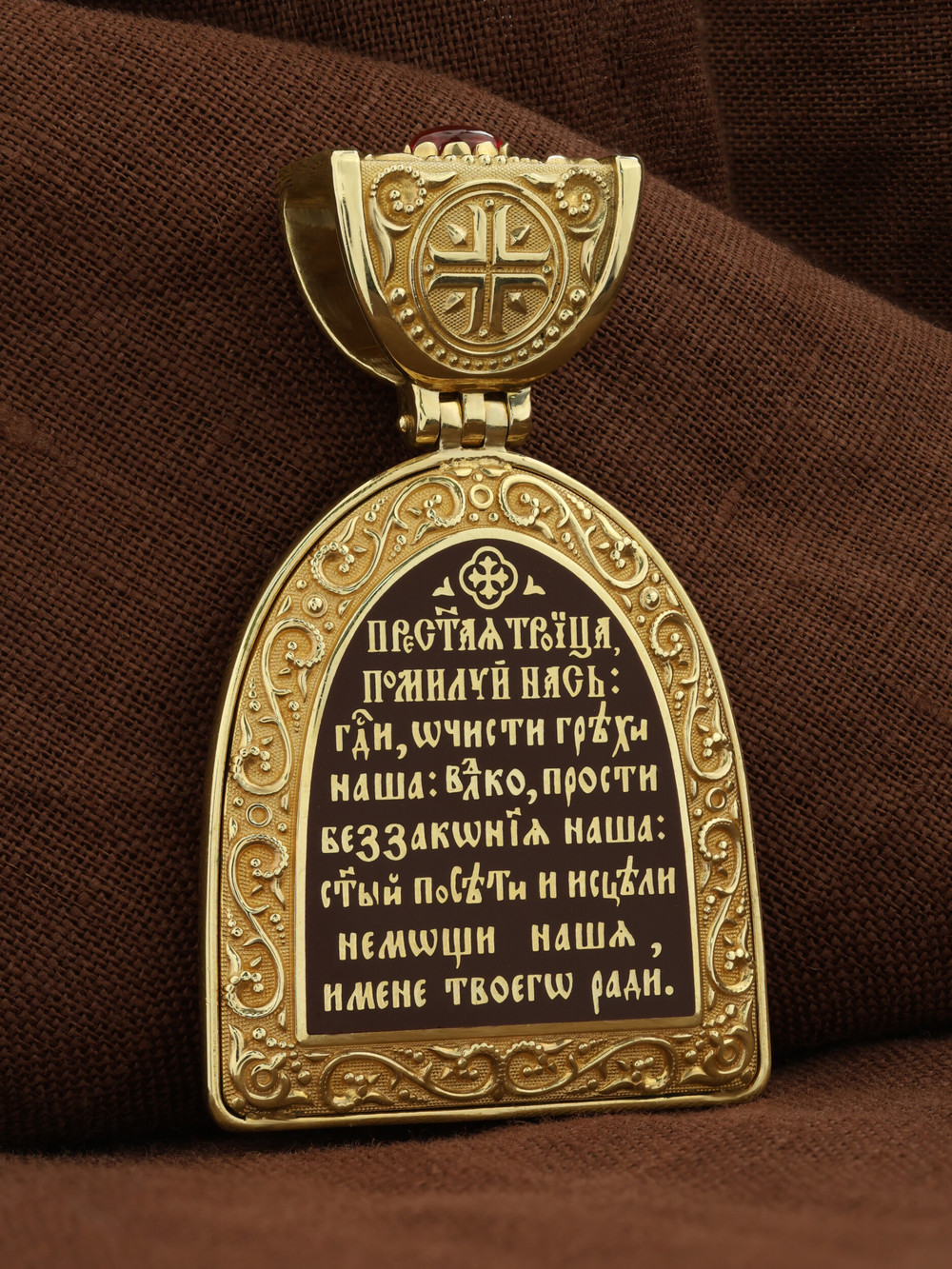 Образок из лимонного золота c эмалью, рубином и бивнем мамонта