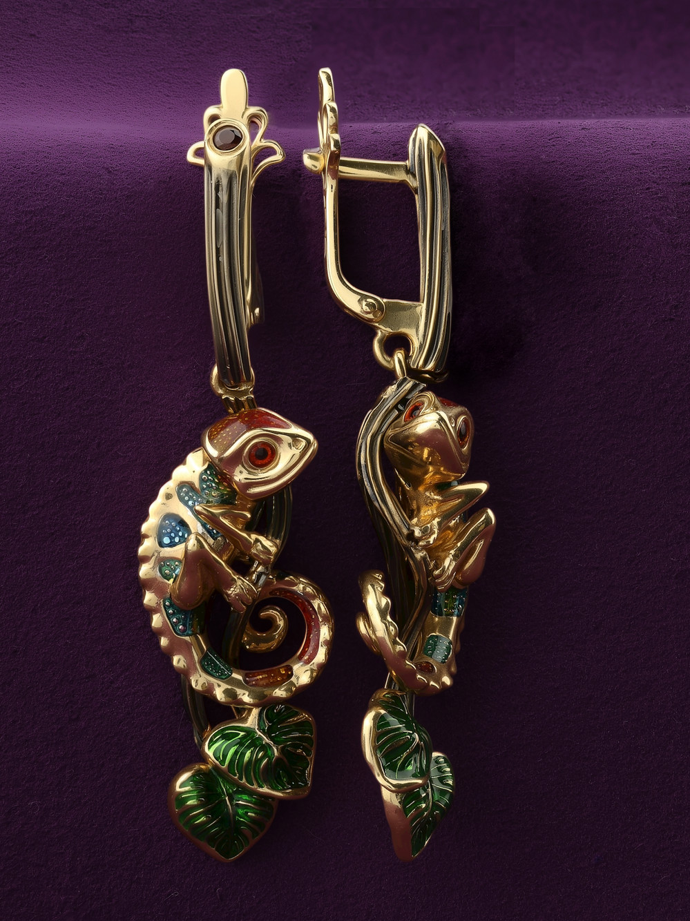 Серьги из лимонного золота c эмалью и гранатом