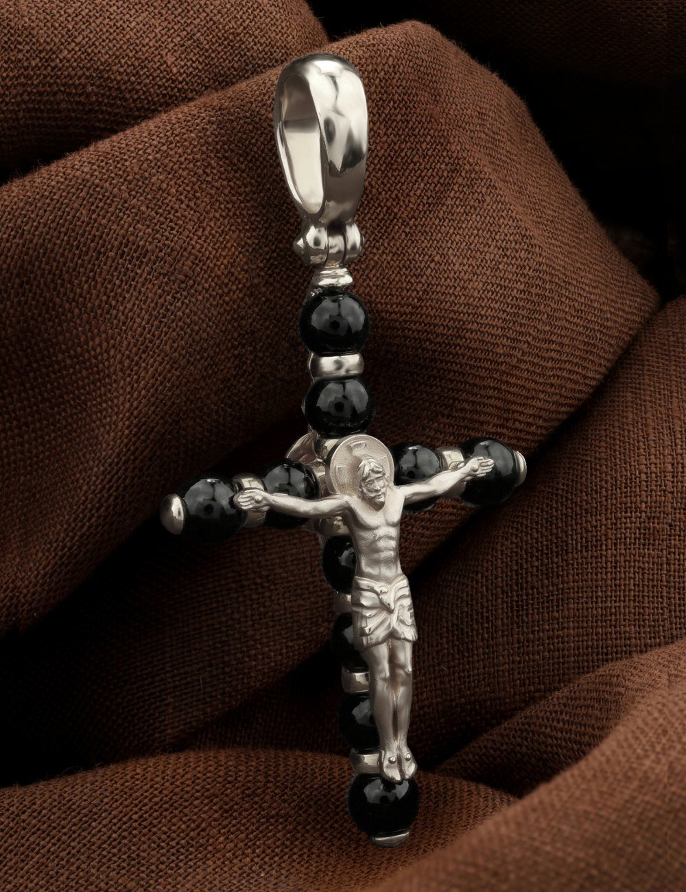 Крест из белого золота 585 пробы c ониксом